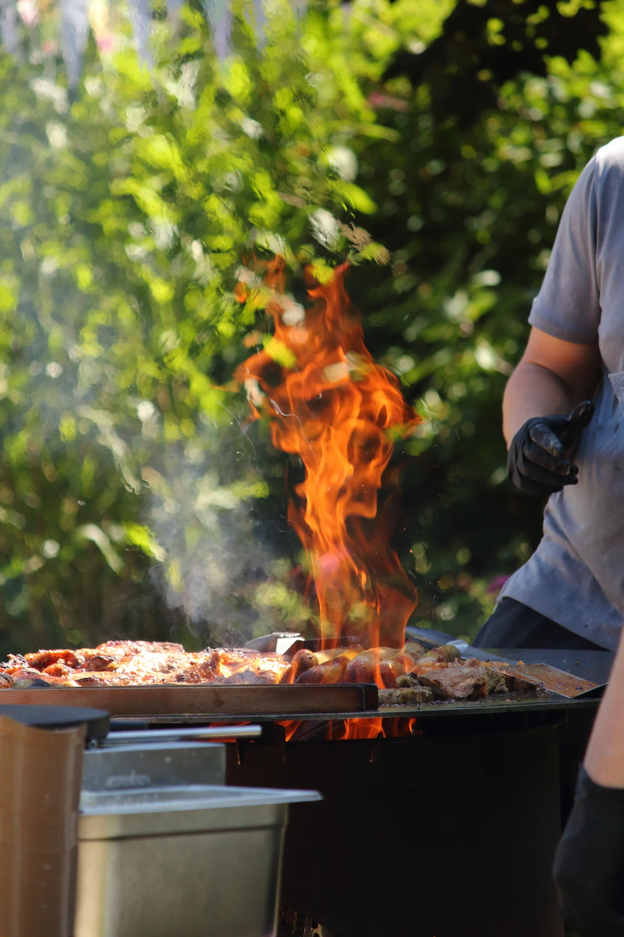 Grill-Catering mit Live-Zubereitung unter freiem Himmel