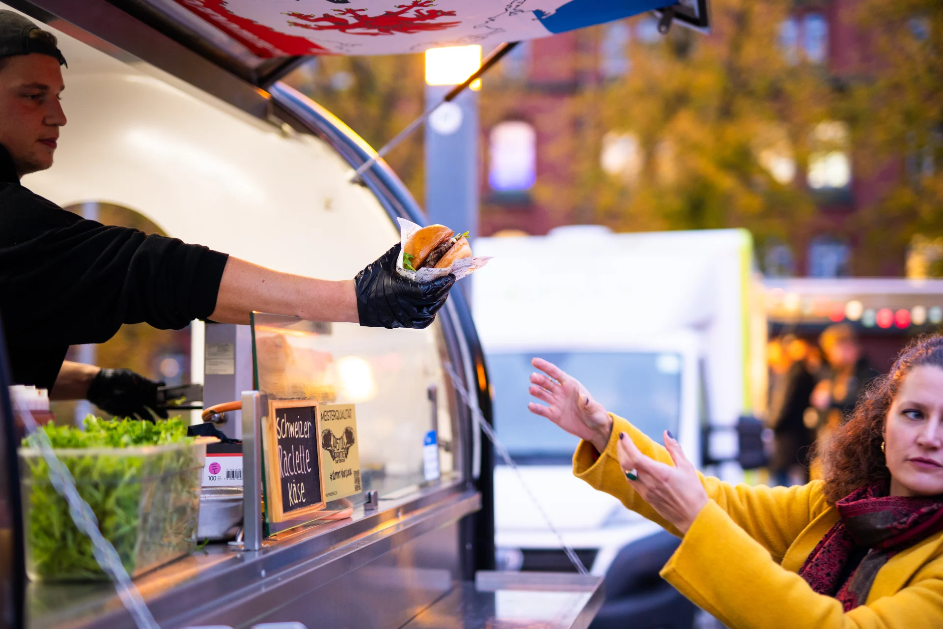 Foodtruck-Ausgabe bei einem Event