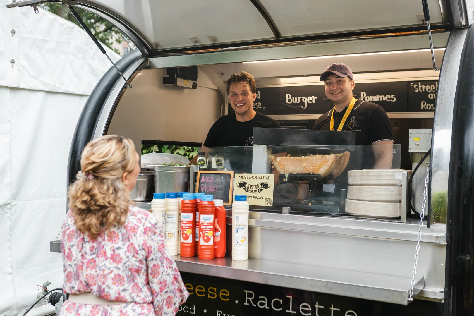 Das Team am Mr. Cheese Foodtruck