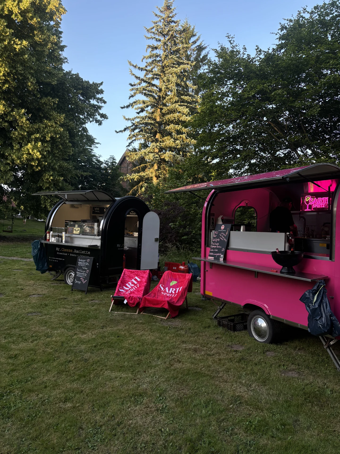 Mobile Bars und Foodtrucks im Freien